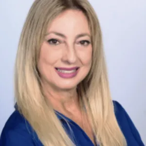 Dr. carmen Ugalde