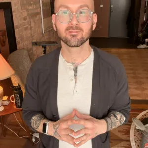 Ryan Kitts Schallon, PsyD, Psychologist in Chicago, IL 60613-3571
