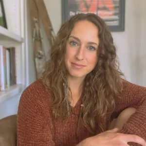 Arielle Zieja, APCC, LMHCA, CTNC, CIEC, MA, Associate Professional Clinical Counselor in ,  
