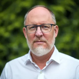 Howard Simmons