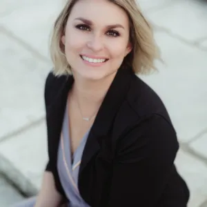 Dr. vanessa Houdek