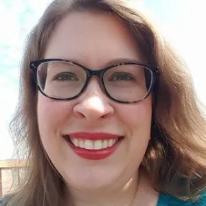 Jennifer Holak