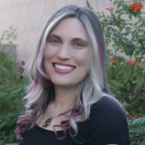 Lauren Emes