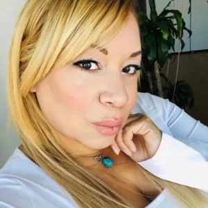 Alba Reyes