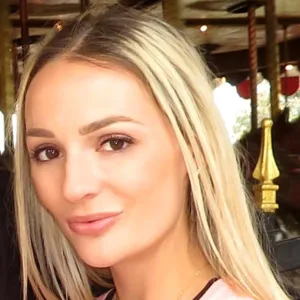 Lyndsey Motarefi