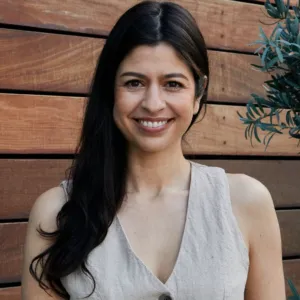 Rebecca Sosa, MA, AMFT, APCC, Associate Marriage & Family Therapist in Pasadena, CA 