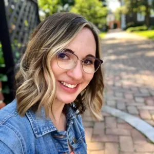 Alanna Betts, LPC, ATR, PMH-C, Licensed Professional Counselor in Reston, VA 
