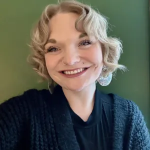 Elliesha Hahn, ATR-BC and LPCC, Art Therapist in Burnsville, MN 55306
